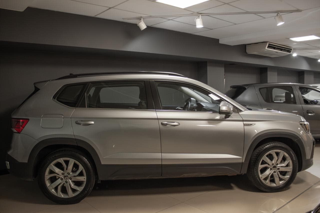 Volkswagen Taos Confortline foto 2