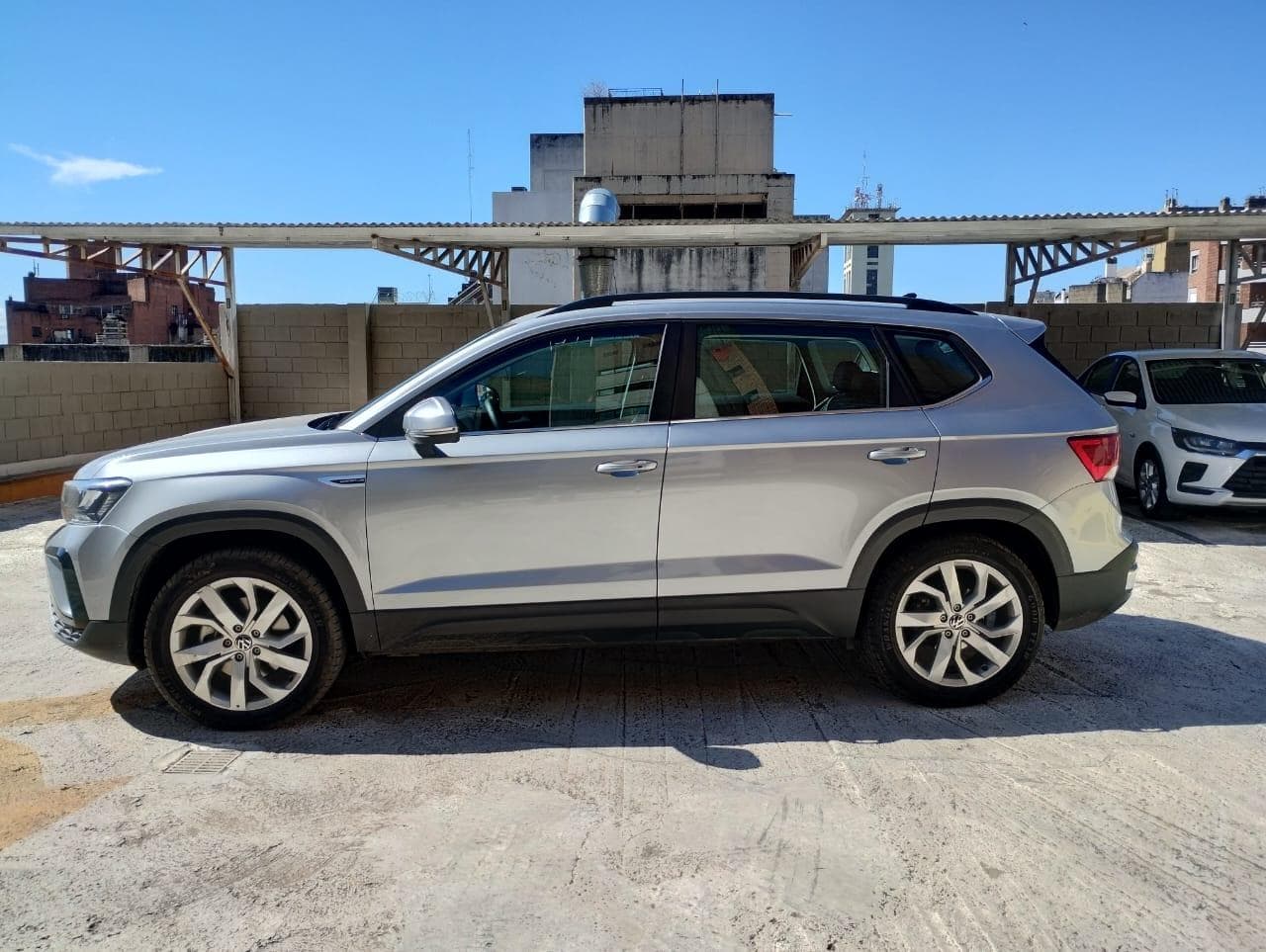 Volkswagen Taos Confortline foto 2