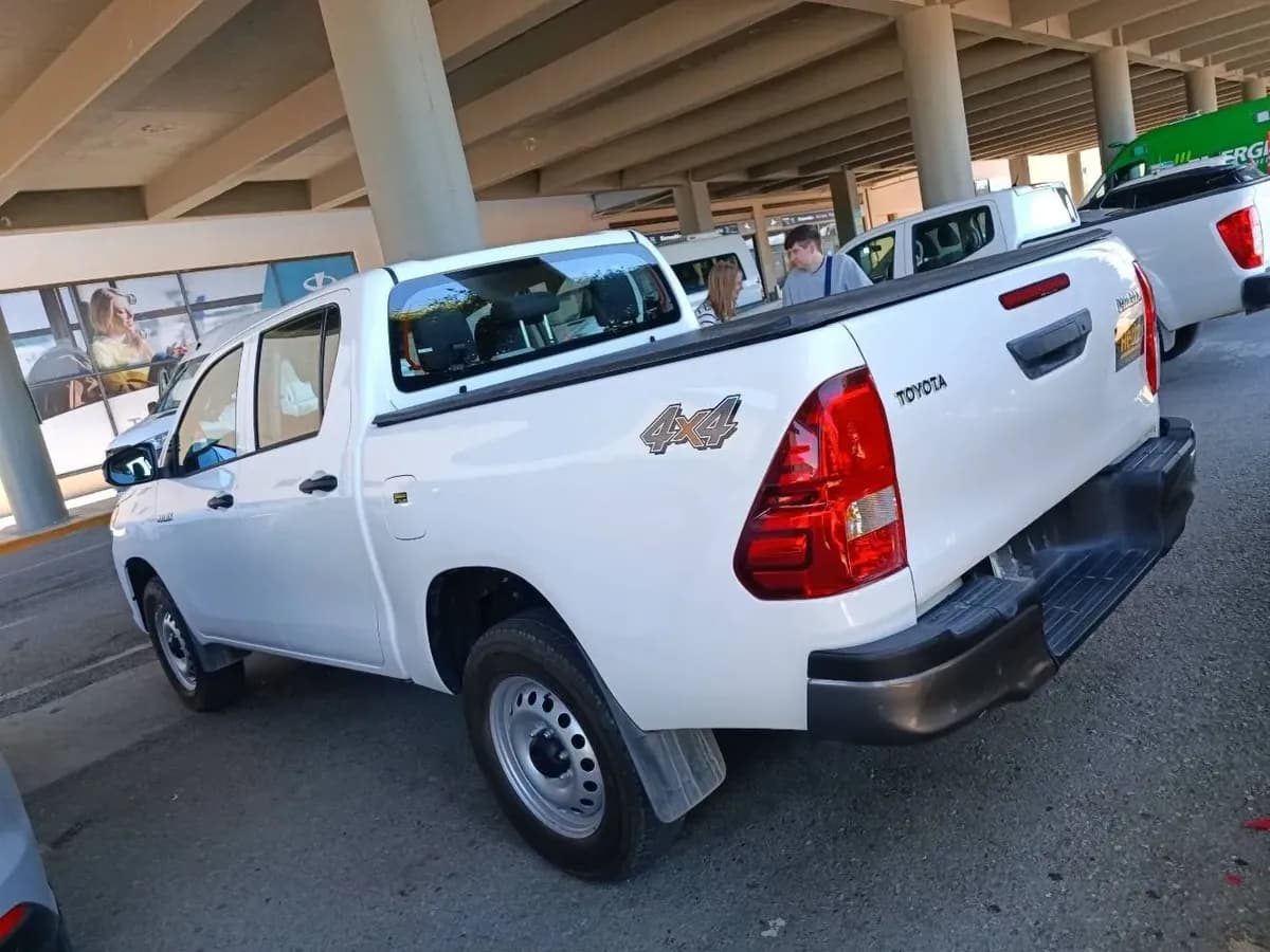 Toyota Hilux HILUX 4X4 DC DX 2.4 TDI foto 8
