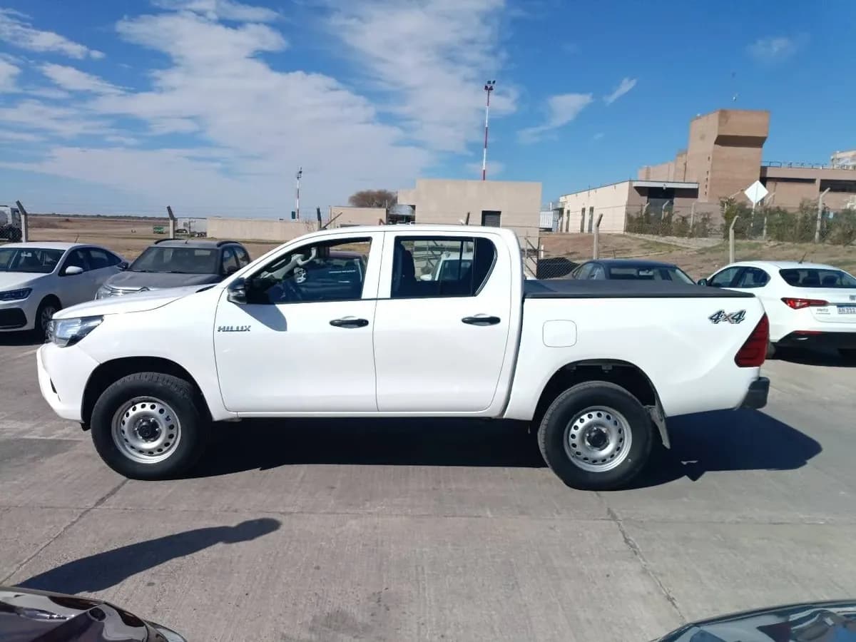 Toyota Hilux HILUX 4X4 DC DX 2.4 TDI foto 4